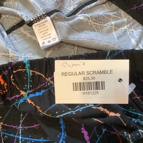 Legging Capris Women’s O/S Scramble Pattern - Picture 5 of 7